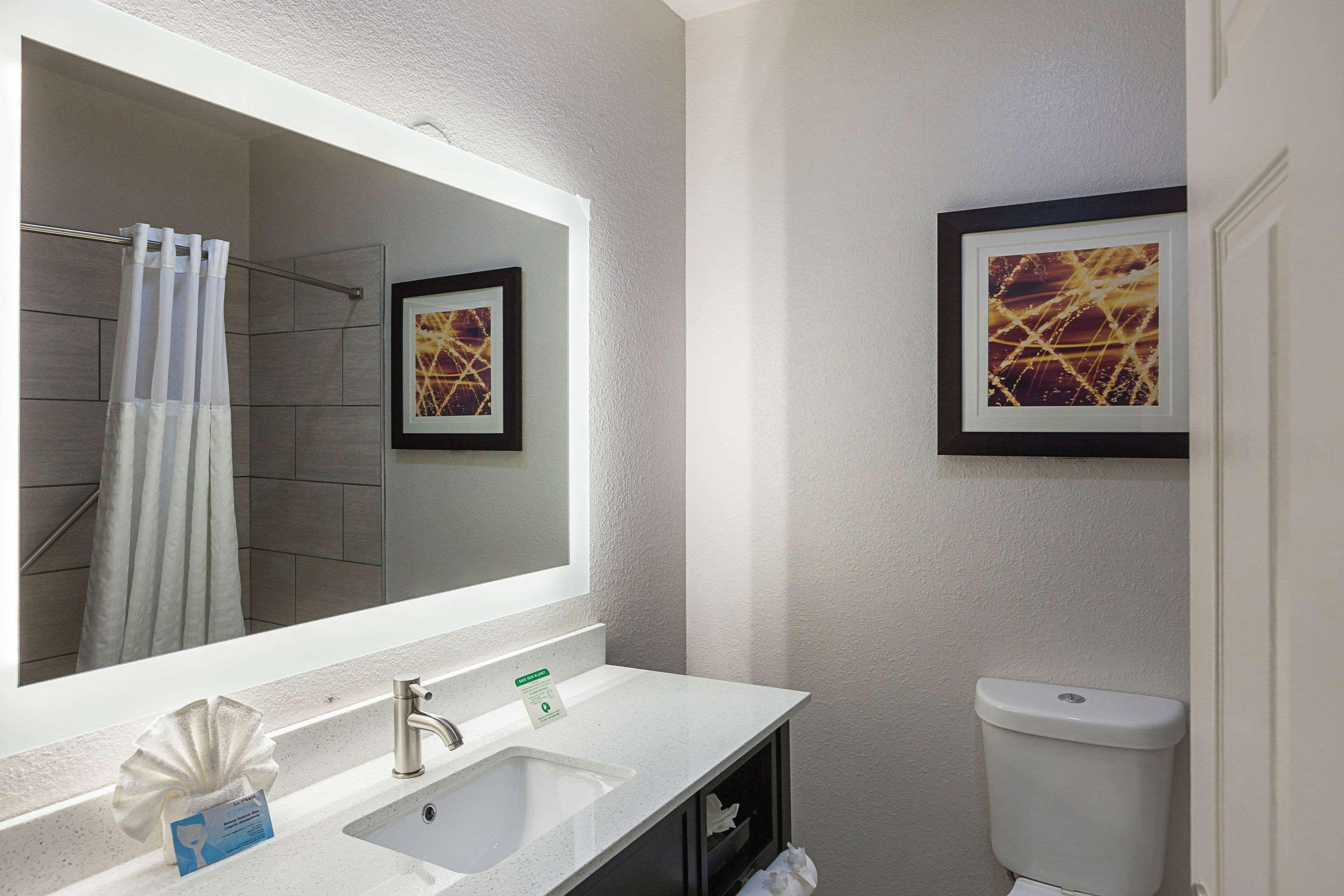 Comfort 3* Lewisville